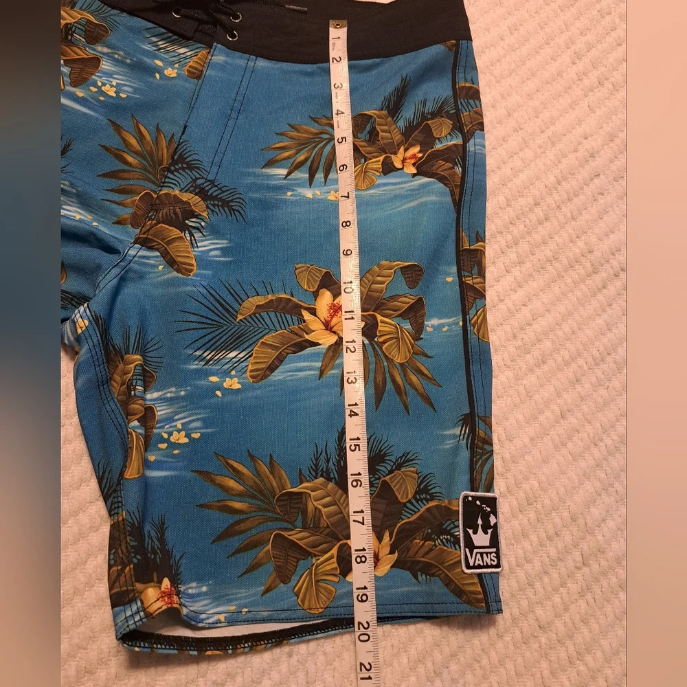 Vans Triple Crown Boardshorts Size 34